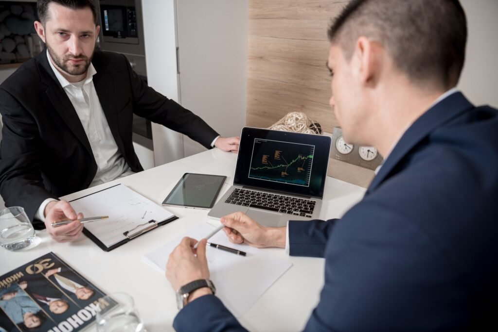 Emprendimiento y Negocios - Análisis de métricas y finanzas empresariales